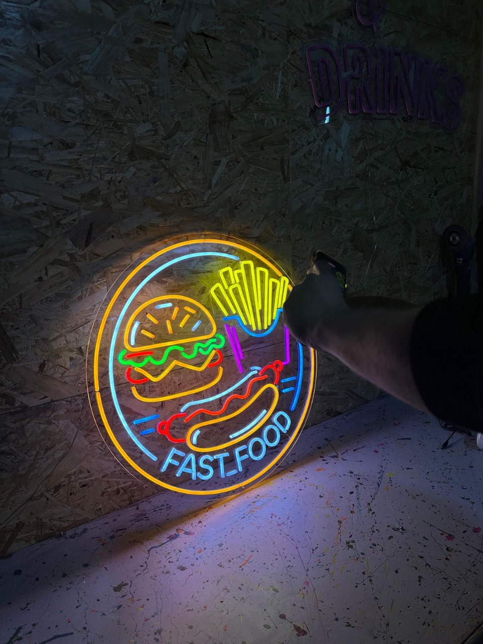 Restaurants neon sign install 171